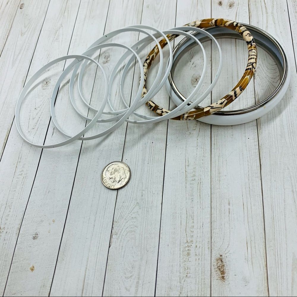 White Enamel Acrylic Swirl Bangle Set
